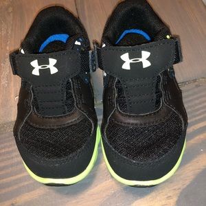 Kids tennis shoes